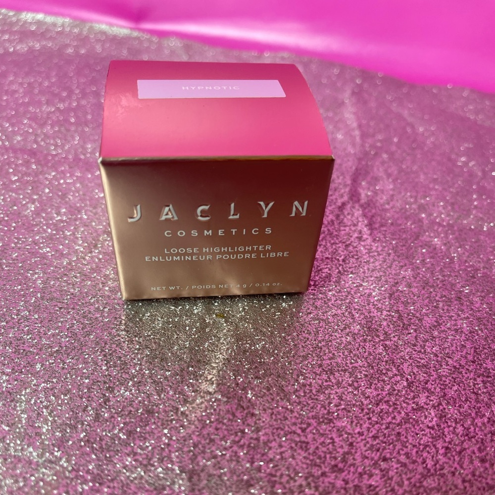 Jaclyn Hill BEAMING LIGHT LOOSE HIGHLIGHTER in hypnotic